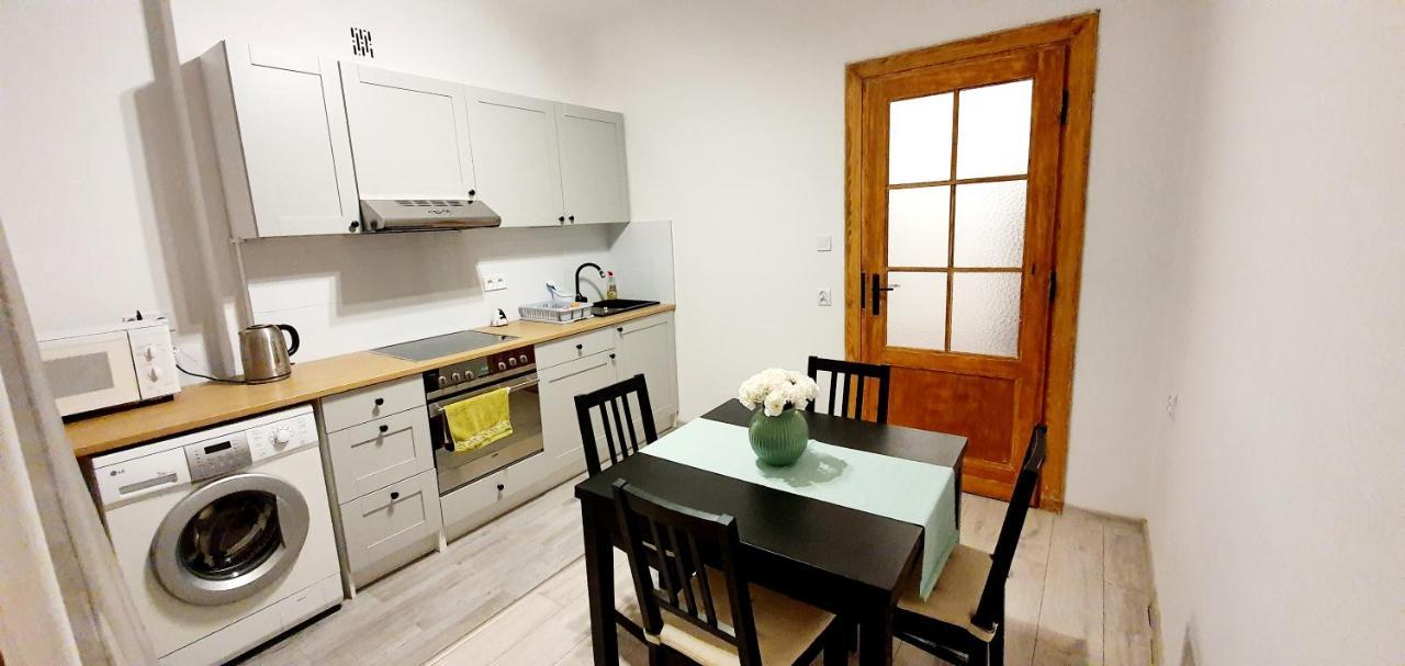 Separated Kitchen, Fast Internet Aleja 3 Maja 2M80 ワルシャワ エクステリア 写真