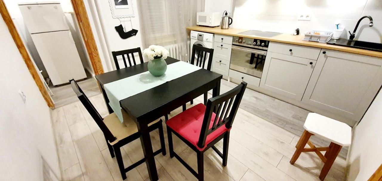 Separated Kitchen, Fast Internet Aleja 3 Maja 2M80 ワルシャワ エクステリア 写真