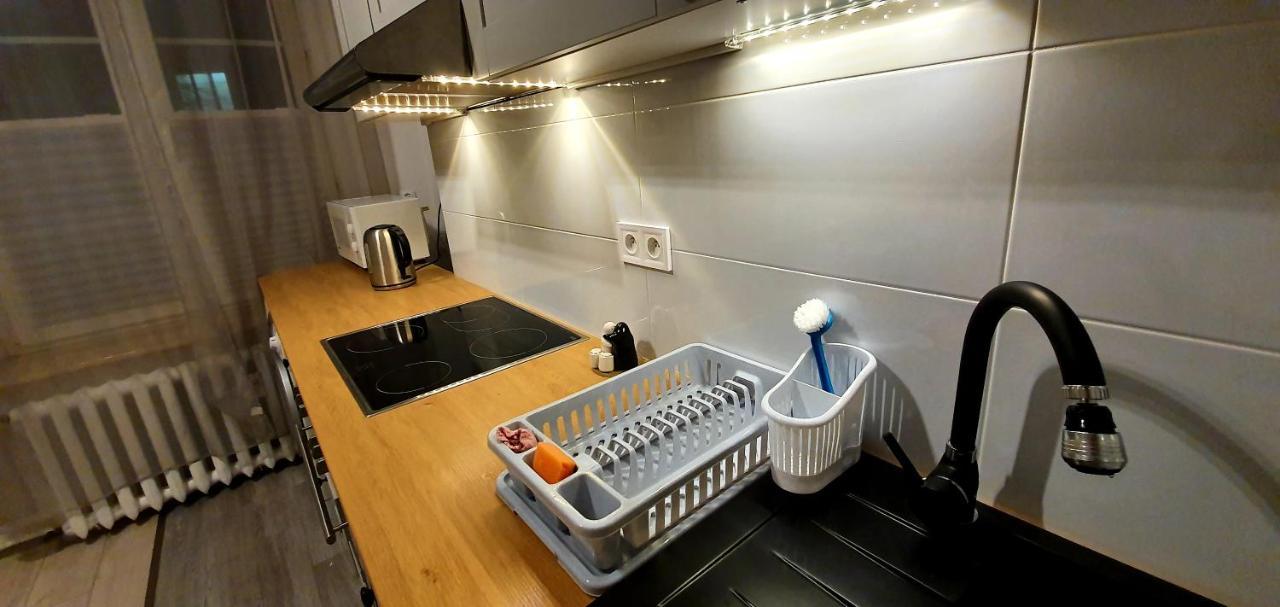 Separated Kitchen, Fast Internet Aleja 3 Maja 2M80 ワルシャワ エクステリア 写真