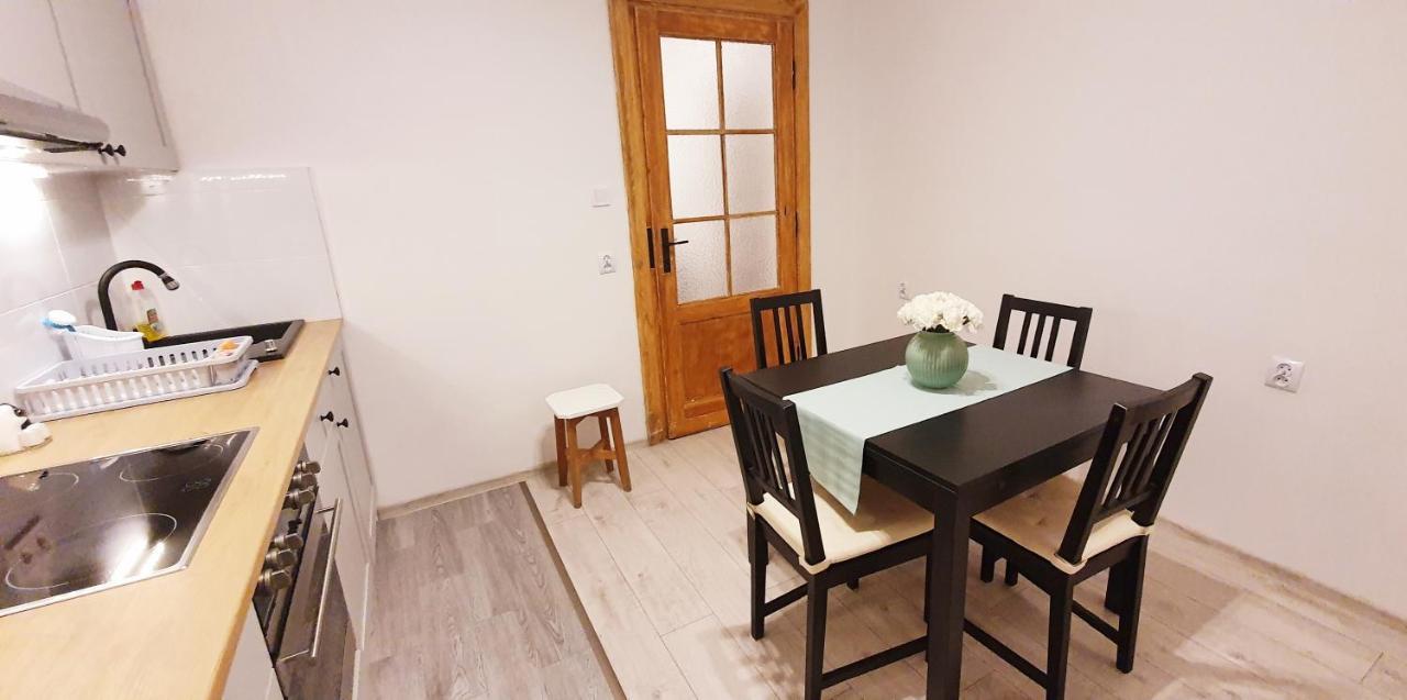 Separated Kitchen, Fast Internet Aleja 3 Maja 2M80 ワルシャワ エクステリア 写真